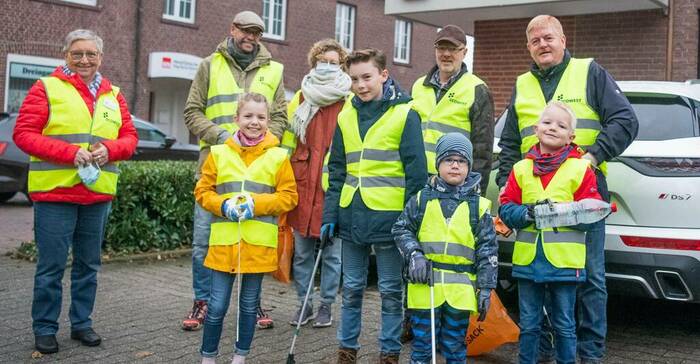 Müllsammler: Kinder und Erwachsene des Heimatvereins waren fleißig. Foto: M. Wiesrecker