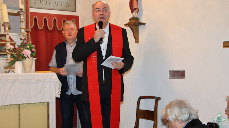 Das Bild zeigt Maria Korbeck im Vordergrund, Pastor Schlummer Mitte und Günter Neuer hinten - Foto: © Gerty Münstermann Das Bild zeigt die Pättkesgruppe aus Drensteinfurt neben dem 1. Vorsitzenden Franz-Josef Naber in der Mitte Anne Becker Grüne Bluse und Tourenführer Ludger Wiewelhove - Foto: © Gerty Münstermann