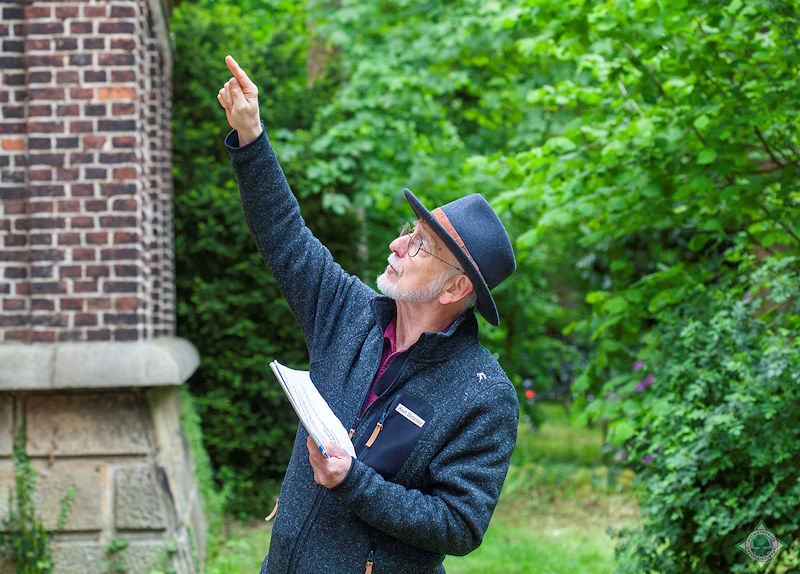 Kurt zeigt. Foto: Holger Martsch