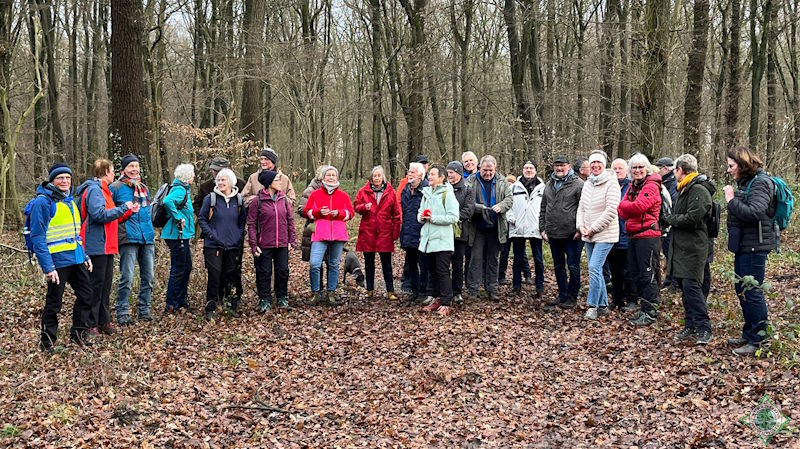 Das Bild zeigt die Gruppe während der Wanderung Foto:&nbsp; Manfred Bartmann