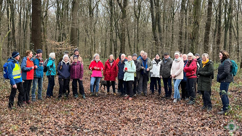 Das Bild zeigt die Gruppe während der Winterwanderung