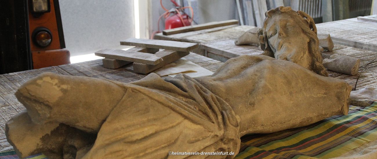 Der Korpus befindet sich in einem mangelhaften Zustand.