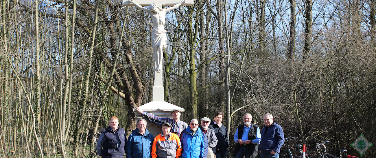 Aufbau des Wegekreuzes