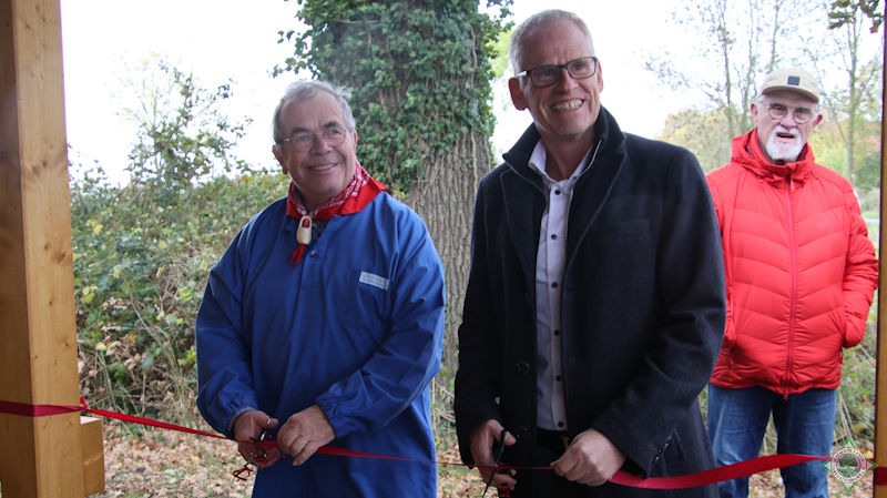 Heimatverein und Stadt geben erste Wanderschutzhütte am Werseradweg frei. Foto: Gerty Münstermann